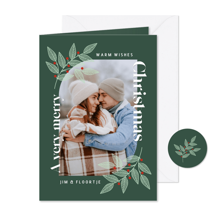 Klassiek kerstkaartje donkergroen met foto en takjes - Kaartimpressie