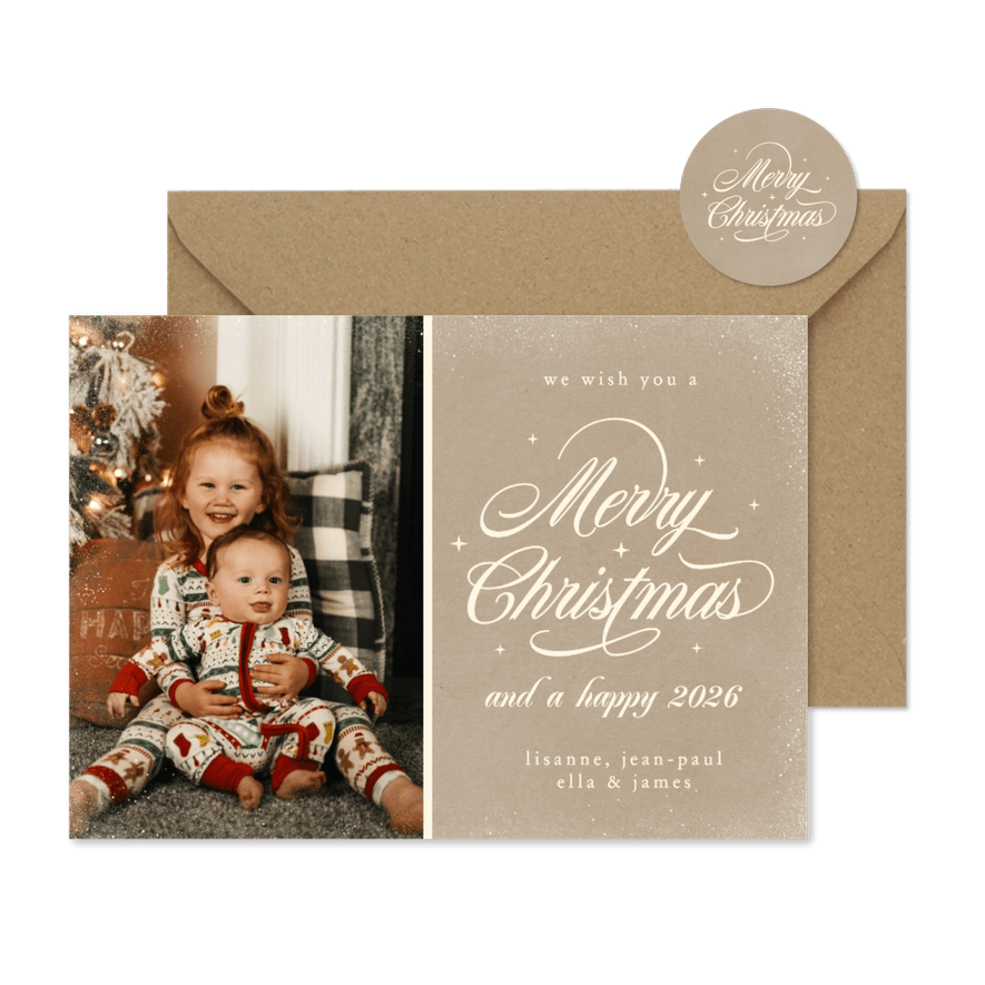 Klassieke kerstkaart met sierlijke letters en eigen foto - Kaartimpressie