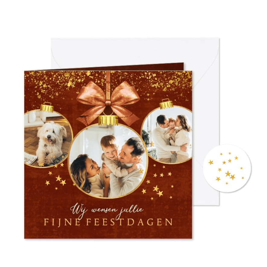 Knusse kerstkaart kerstballen foto goud strik - Kaartimpressie