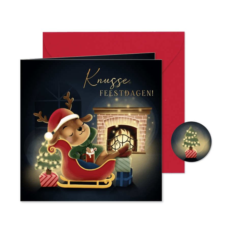 Knusse kerstkaart rendier haardvuur met kerstboom - Kaartimpressie