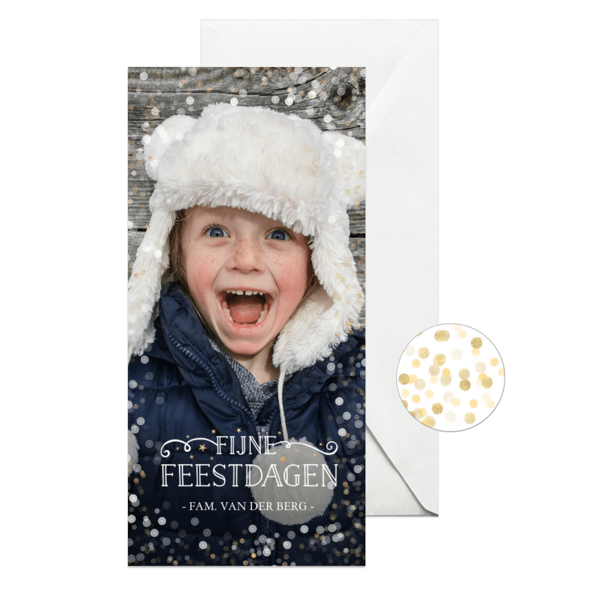 Langwerpige kerstkaart met grote foto en goudlook confetti - Kaartimpressie