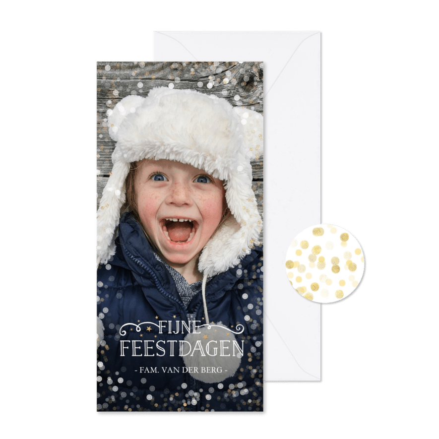 Langwerpige kerstkaart met grote foto en goudlook confetti - Kaartimpressie