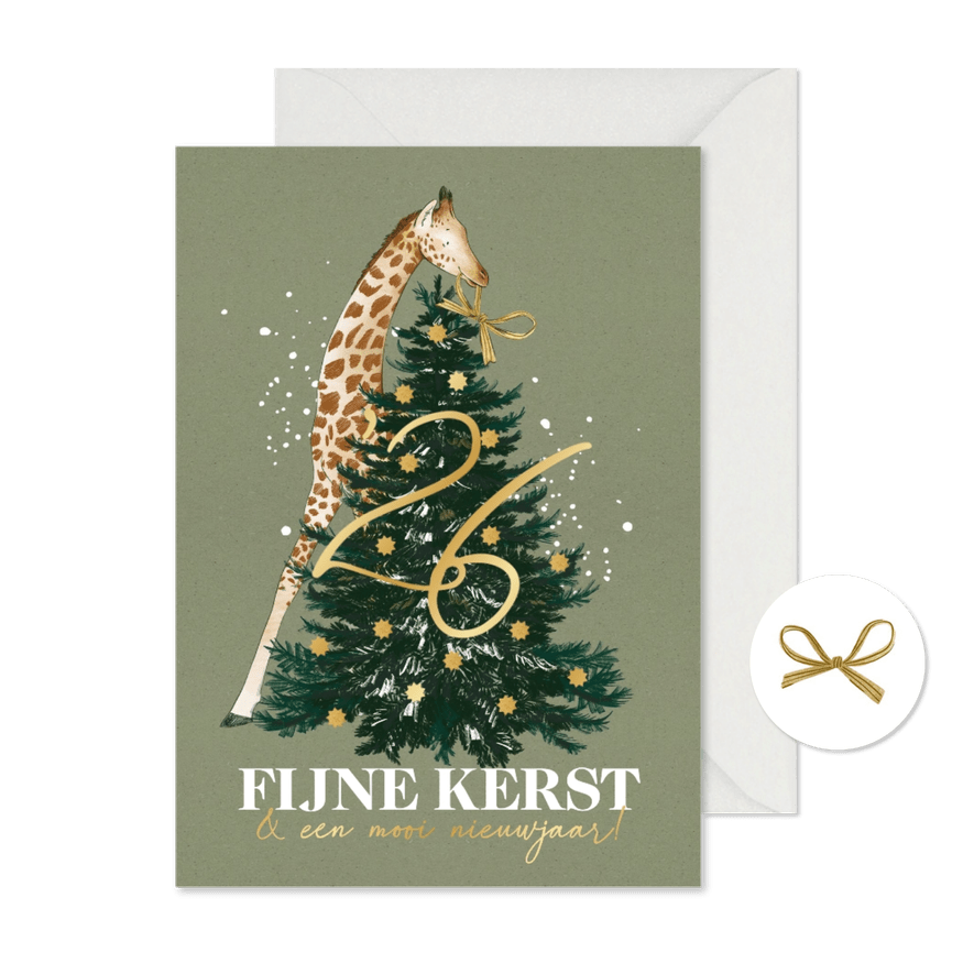 Leuke kerstkaart illustratie giraf kerstboom jaartal sterren - Kaartimpressie