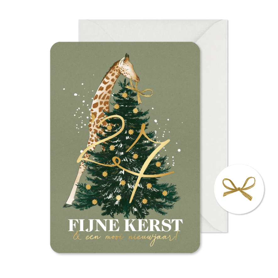 Leuke kerstkaart illustratie giraf kerstboom jaartal sterren - Kaartimpressie