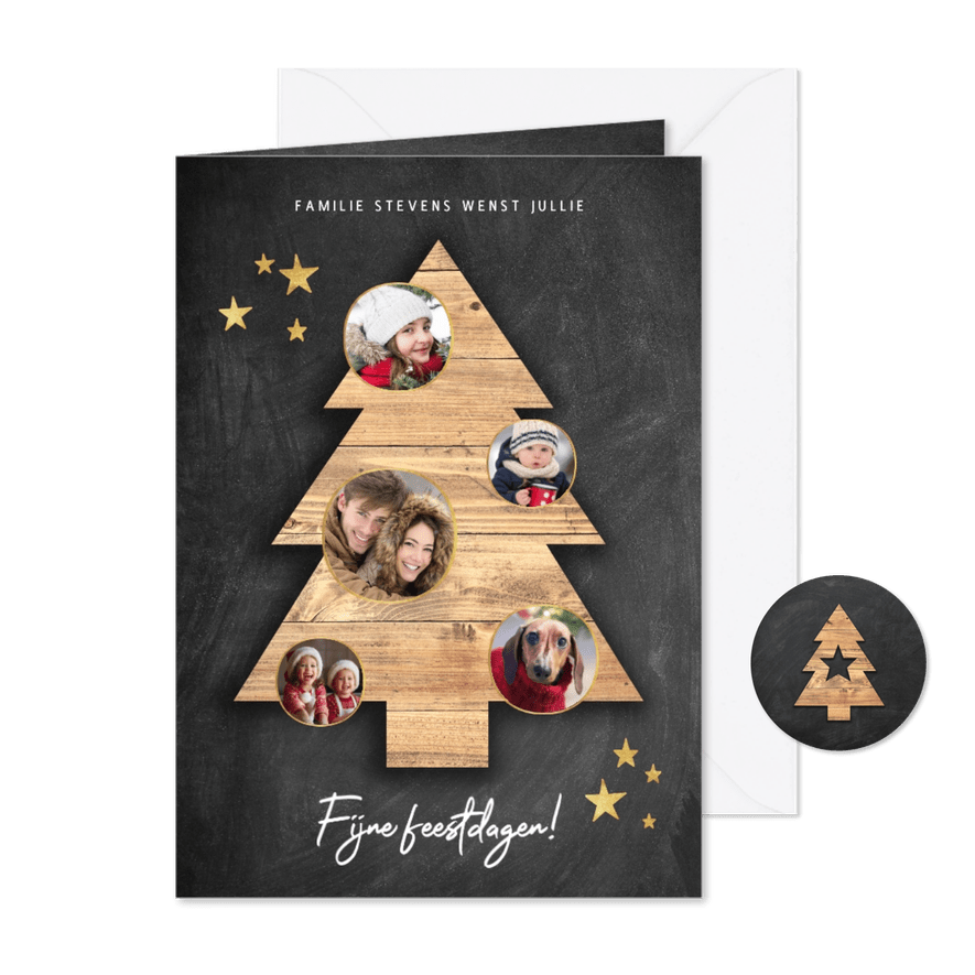 Leuke kerstkaart met houten kerstboom, foto's en krijtbord - Kaartimpressie