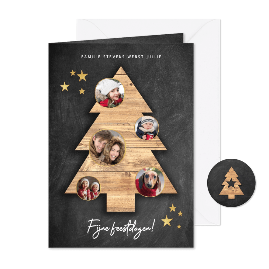 Leuke kerstkaart met houten kerstboom, foto's en krijtbord - Kaartimpressie