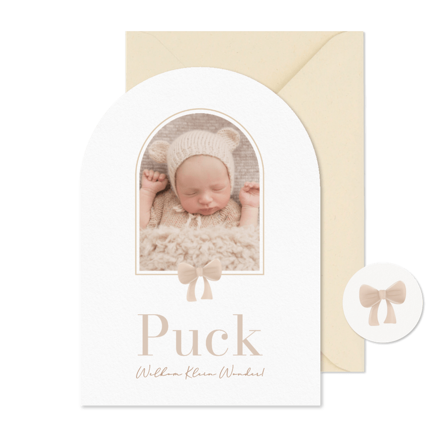 Lief beige geboortekaartje boog vorm met foto en strik - Kaartimpressie