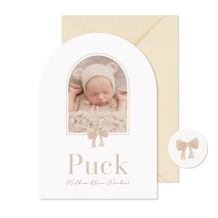 Lief beige geboortekaartje boog vorm met foto en strik - Kaartimpressie