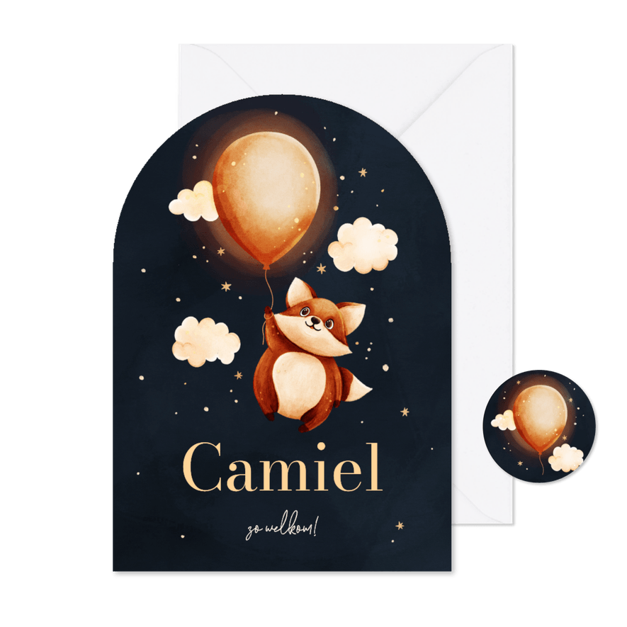Lief blauw boog geboortekaartje met vosje en een ballon - Kaartimpressie