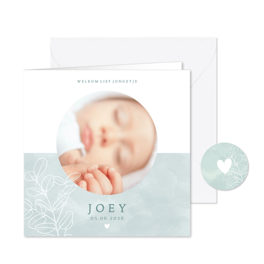 Lief geboortekaartje met foto plantje & hartje voor jongetje - Kaartimpressie