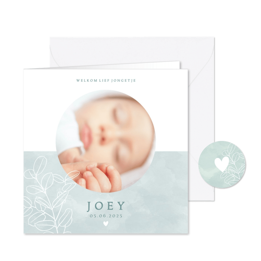 Lief geboortekaartje met foto plantje & hartje voor jongetje - Kaartimpressie