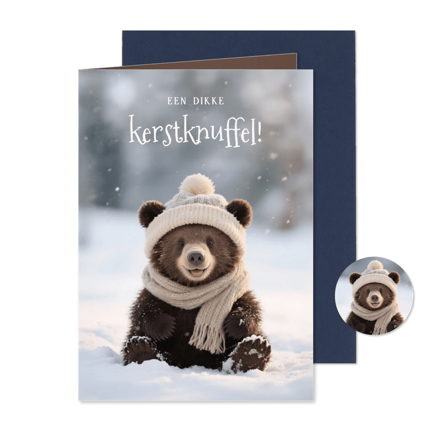 Lief kerstkaartje met schattig beertje dikke kerstknuffel - Kaartimpressie