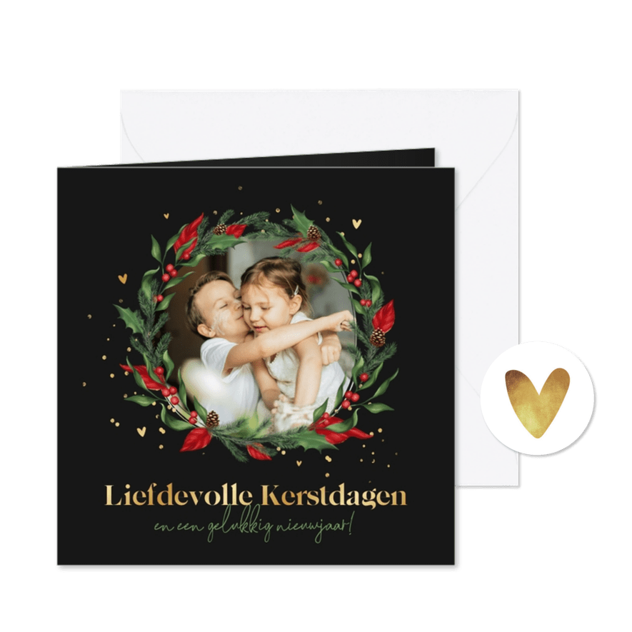 Liefdevolle kerstkaart kersttakjes krans goud hartjes foto	 - Kaartimpressie