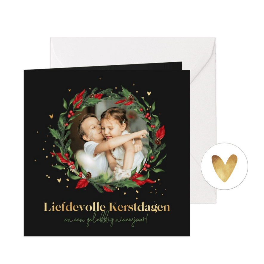 Liefdevolle kerstkaart kersttakjes krans goud hartjes foto	 - Kaartimpressie