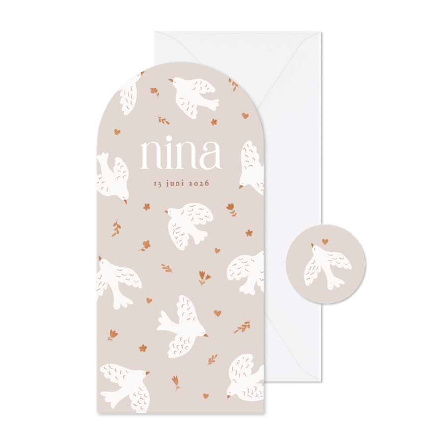 Lieve beige geboortekaartjes in boogvorm met witte duifjes - Kaartimpressie