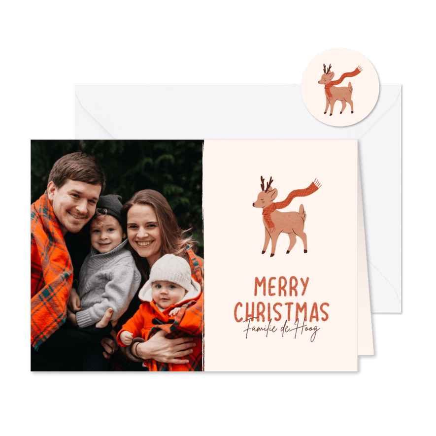 Lieve foto kerstkaart met illustratie van een hertje - Kaartimpressie