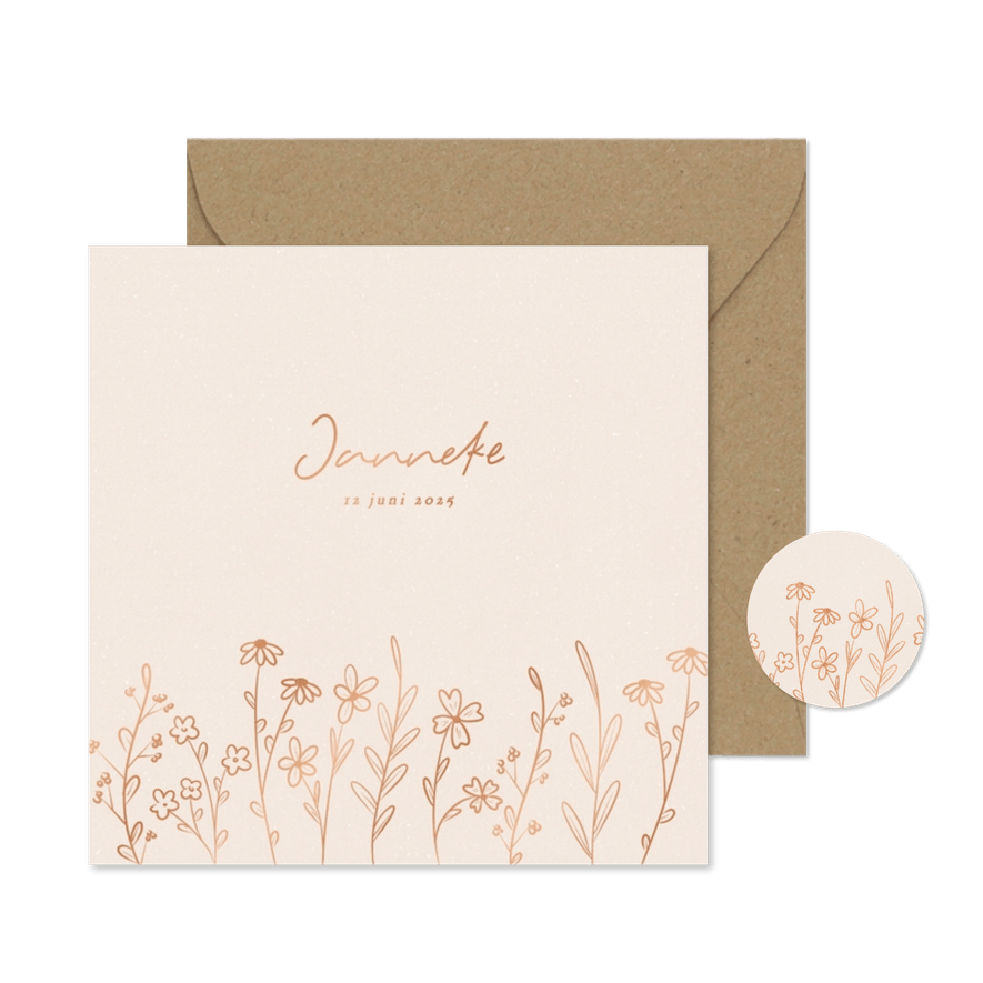 Lieve geboortekaartjes met bloemenveld in koperfolie beige - Kaartimpressie