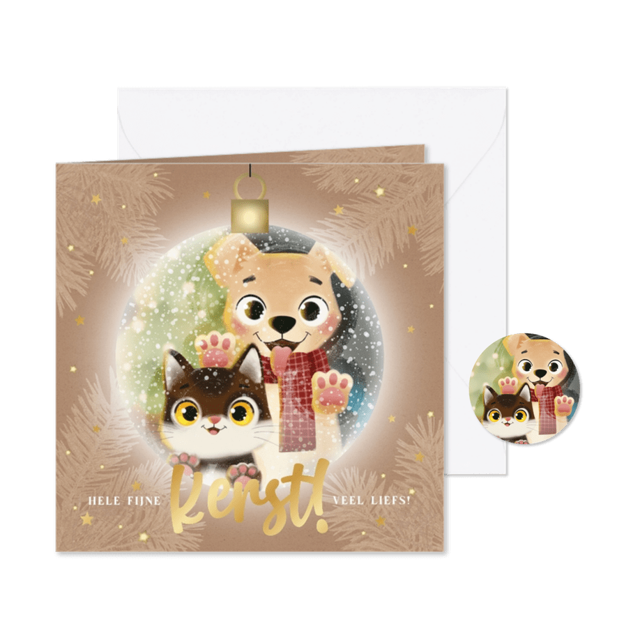 Lieve kerstkaart kerstbal dennentakken met hond en kat - Kaartimpressie