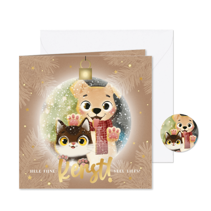 Lieve kerstkaart kerstbal dennentakken met hond en kat - Kaartimpressie