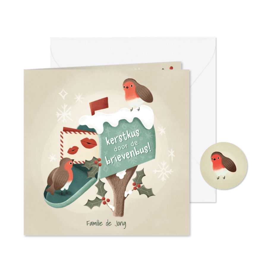 Lieve kerstkaart kerstkus door de brievenbus roodborstjes - Kaartimpressie