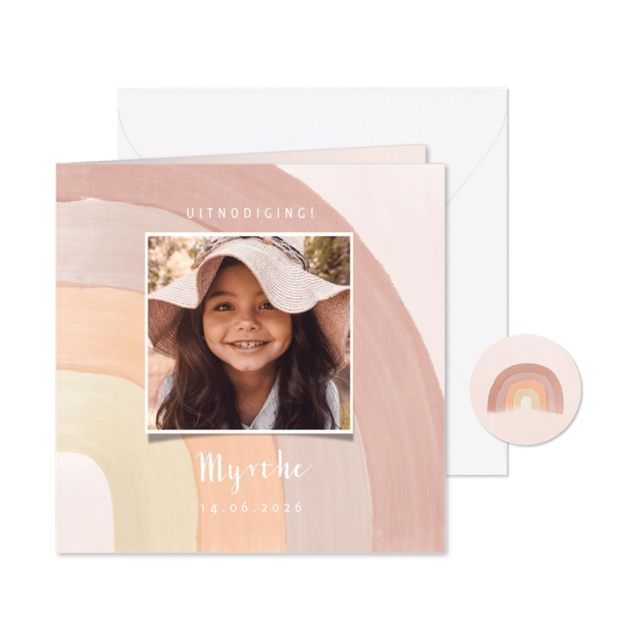 Lieve uitnodiging kinderfeestje met regenboogje en foto - Kaartimpressie