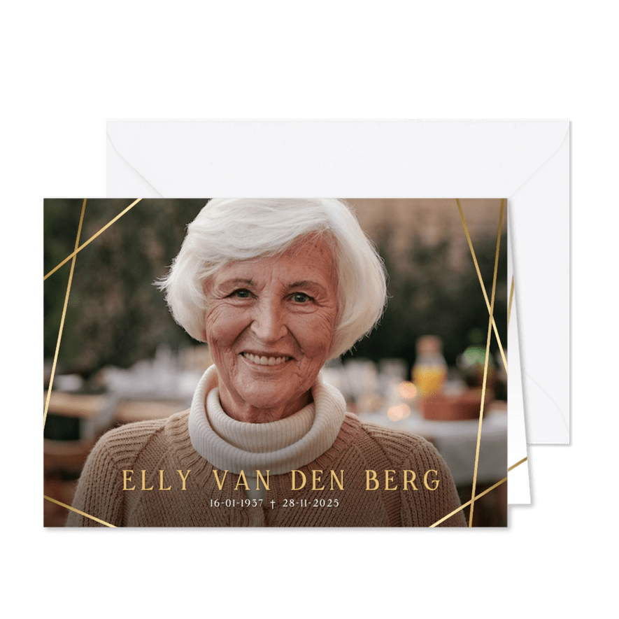 Liggende rouwkaart met grote eigen foto en gouden lijnen - Kaartimpressie