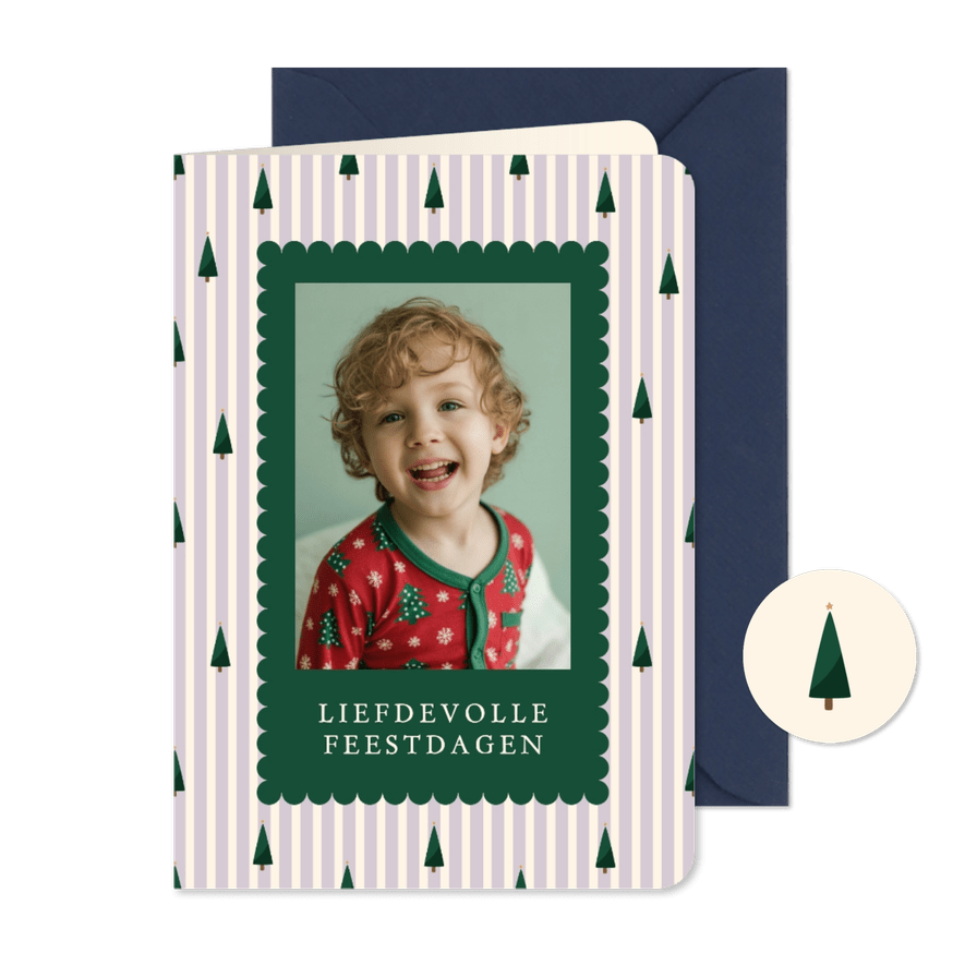 Lila gestreept kerstkaartje met foto en kerstbomen - Kaartimpressie