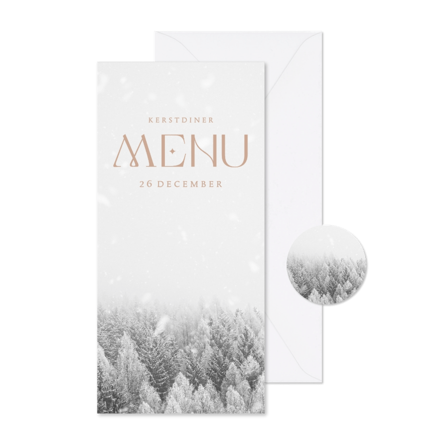 Menukaart voor kerst met een besneeuwd bos - Kaartimpressie
