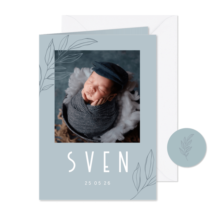 Minimalistisch geboortekaartje met takje en foto - Kaartimpressie