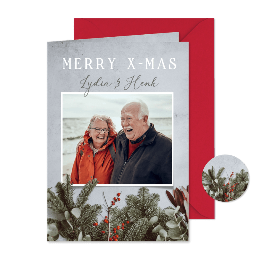 Modern klassieke kerstkaart met dennentakjes en eigen foto - Kaartimpressie