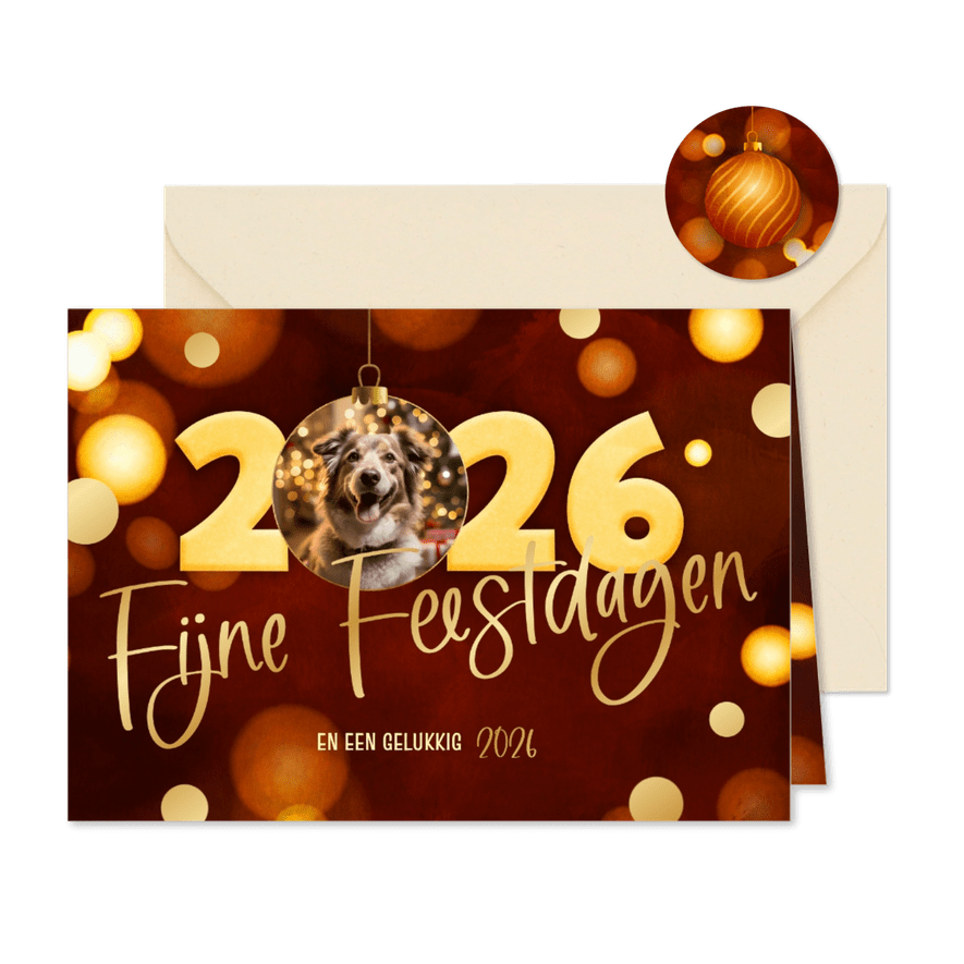  Modern rood kerstkaartje 2026 kerstbal goud met foto - Kaartimpressie