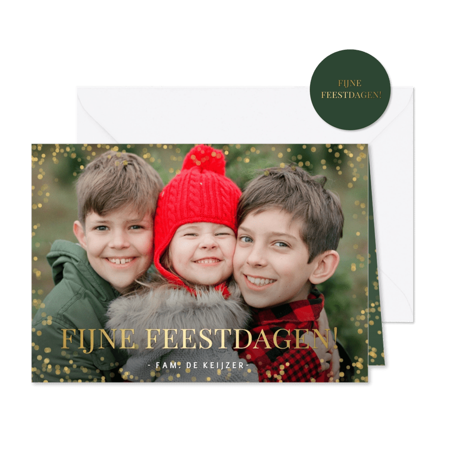 Moderne kerstkaart met eigen foto en goudlook confetti kader - Kaartimpressie