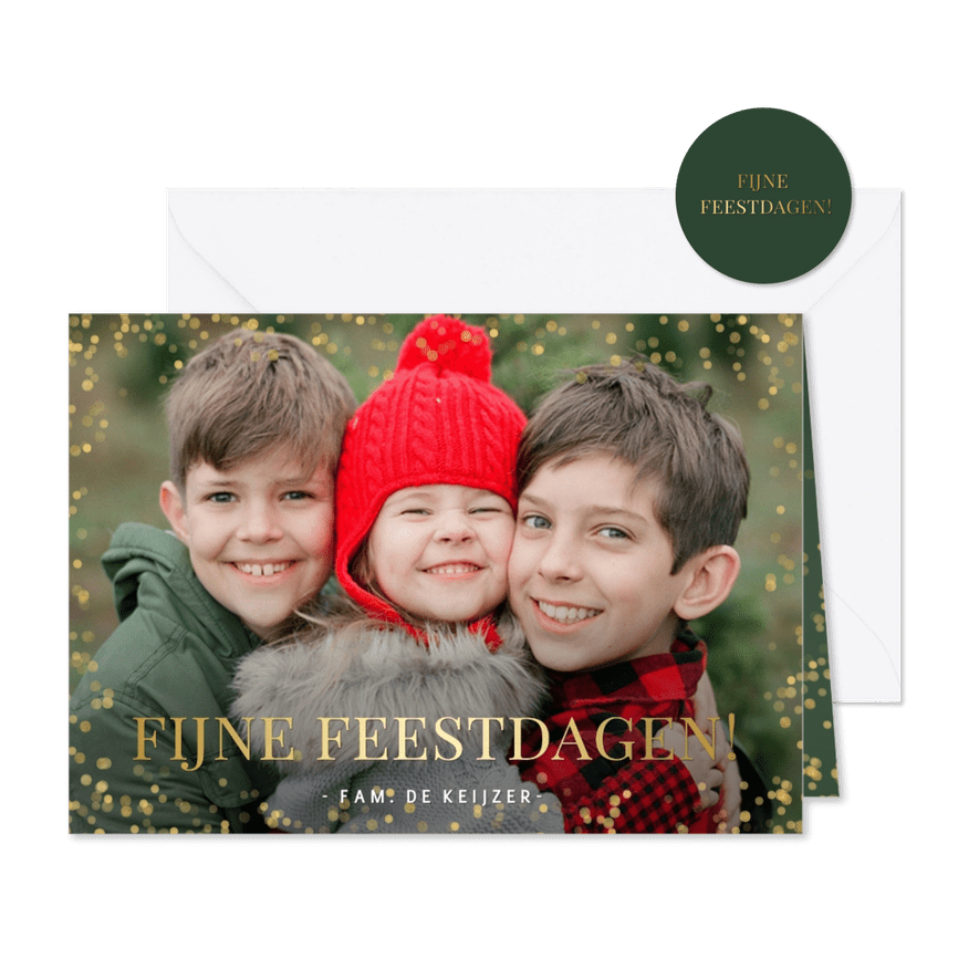 Moderne kerstkaart met eigen foto en goudlook confetti kader - Kaartimpressie