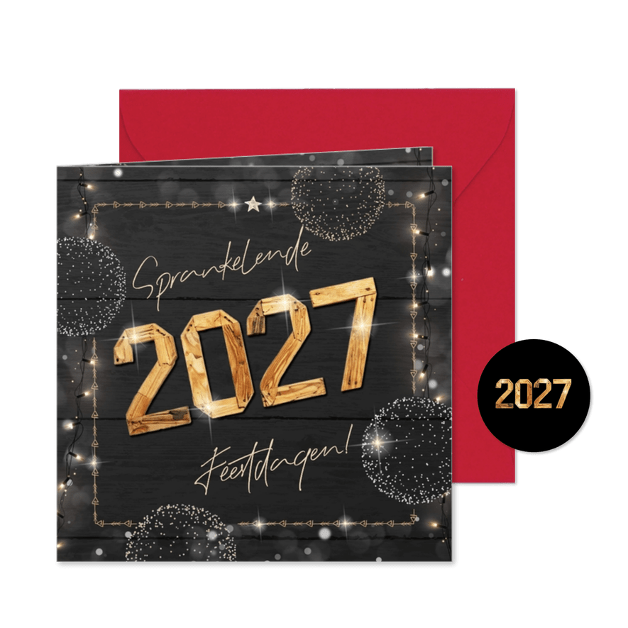 Moderne kerstkaart met houten jaartal en frame van lichtjes - Kaartimpressie