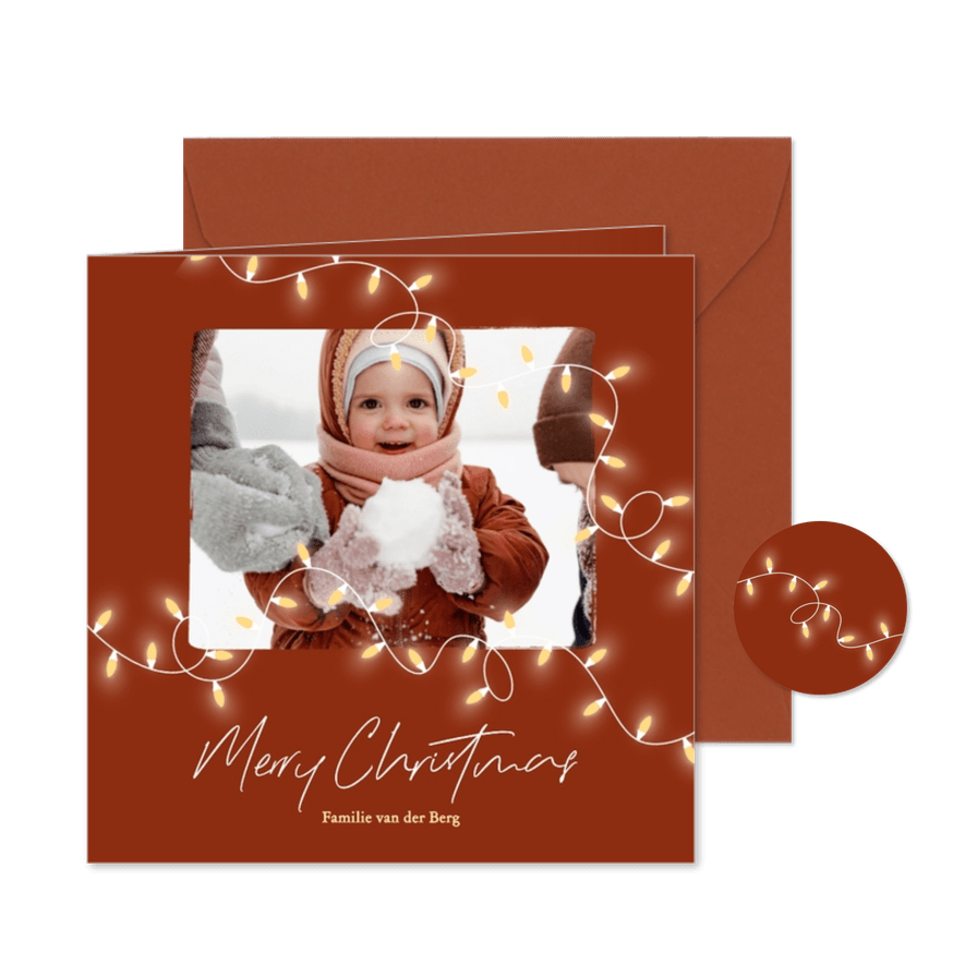 Moderne rode kerstkaart met kerstlampjes merry christmas - Kaartimpressie