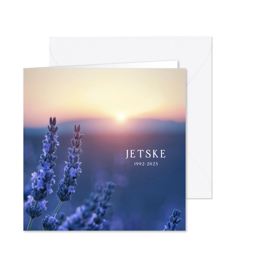 Moderne rouwkaart met landschapsfoto met lavendel bloemen - Kaartimpressie