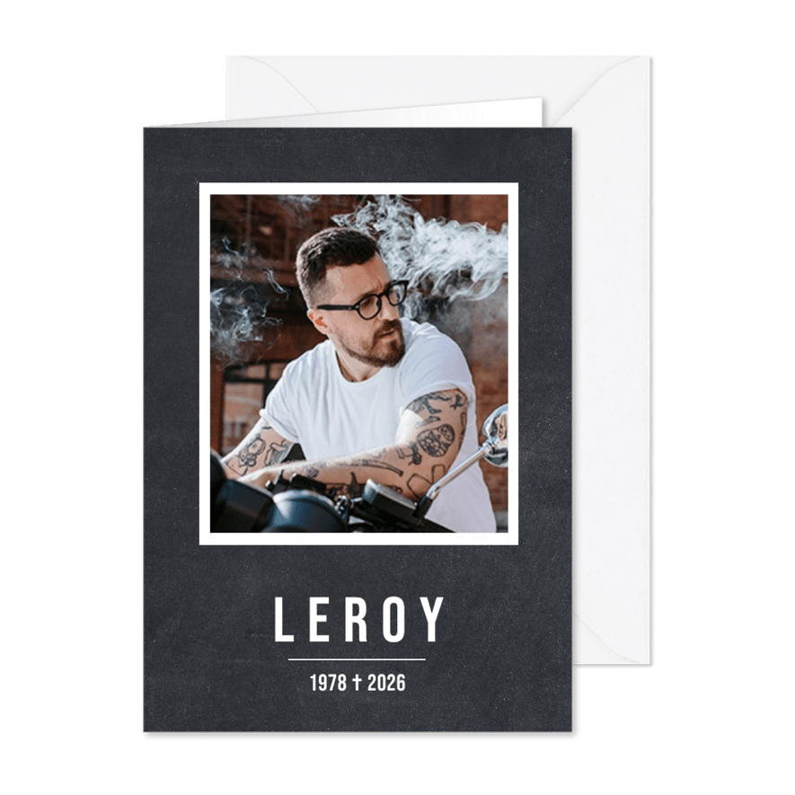 Moderne zwarte stoere rouwkaart met eigen foto - Kaartimpressie