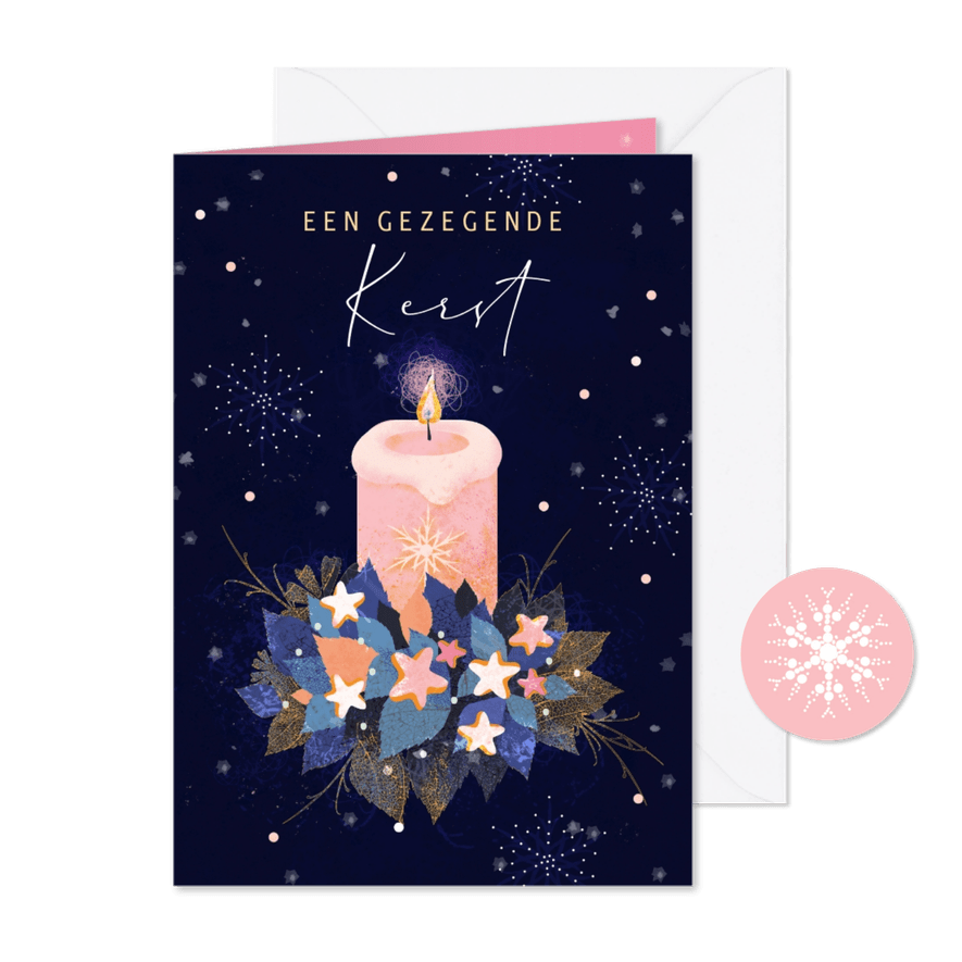 Mooie kerstkaart met een kaars en versiering - Kaartimpressie