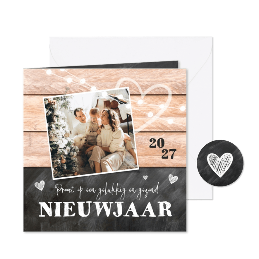 Nieuwjaarskaart hout krijtbord hartjes lampjes foto - Kaartimpressie