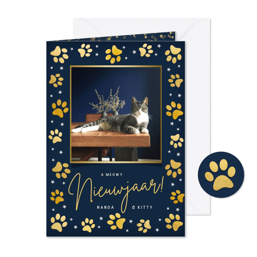 Nieuwjaarskaart met gouden pootafdrukjes en foto kat of hond - Kaartimpressie