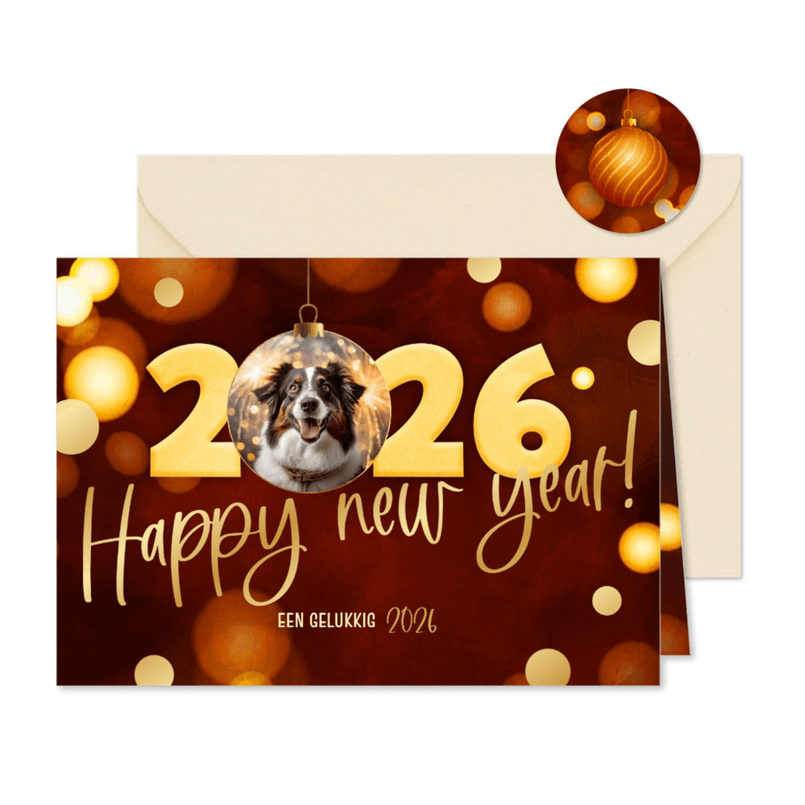 Nieuwjaarskaart modern 2026 rood kerstbal goud met foto - Kaartimpressie