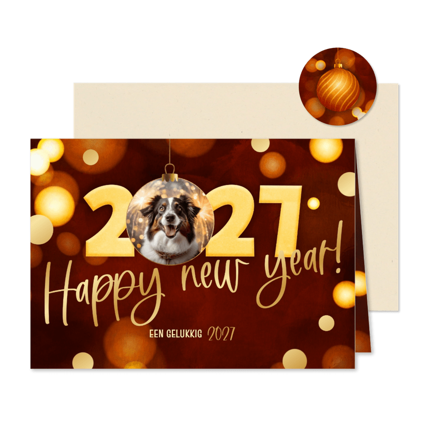 Nieuwjaarskaart modern 2027 rood kerstbal goud met foto - Kaartimpressie