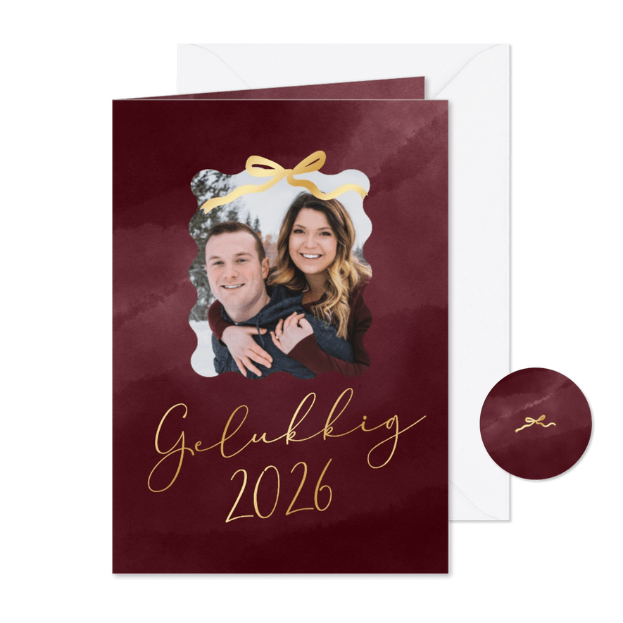 Nieuwjaarskaartje foto gouden strik bordeaux 2026 - Kaartimpressie
