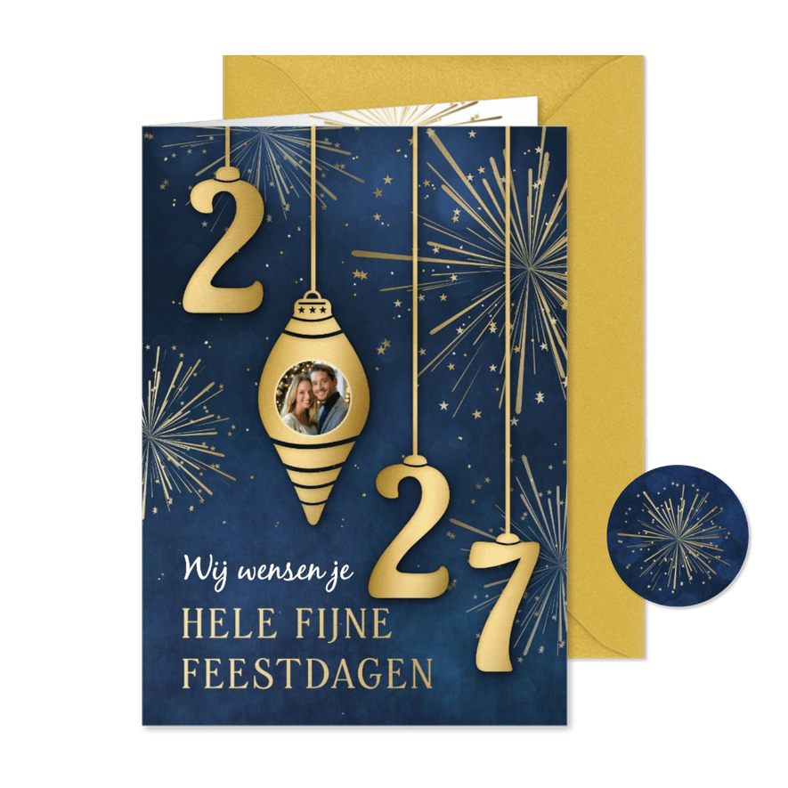 Originele kerstkaart met 2027 kerstballen, vuurwerk en foto - Kaartimpressie