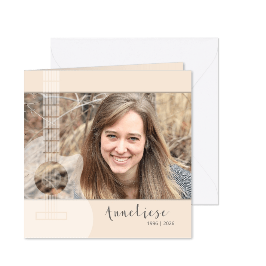 Rouw hobby muziek met silhouet van gitaar en portretfoto - Kaartimpressie