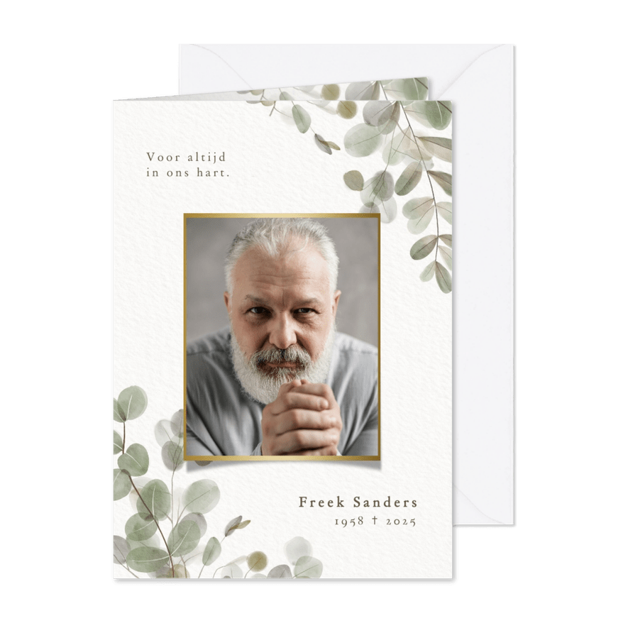 Rouwkaart met groene eucalyptus takjes en foto - Kaartimpressie