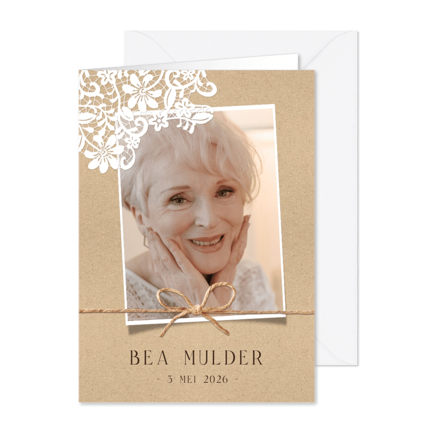Rouwkaart stijlvol vintage kraft met kant bloemen strik - Kaartimpressie