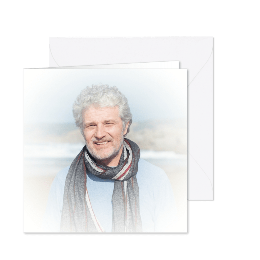 Rouwkaart vierkant met grote foto en wit verloop fotokader - Kaartimpressie