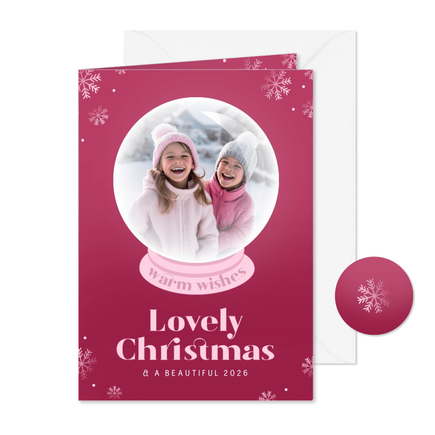 Roze kerstkaartje met foto in sneeuwbol lovely christmas - Kaartimpressie