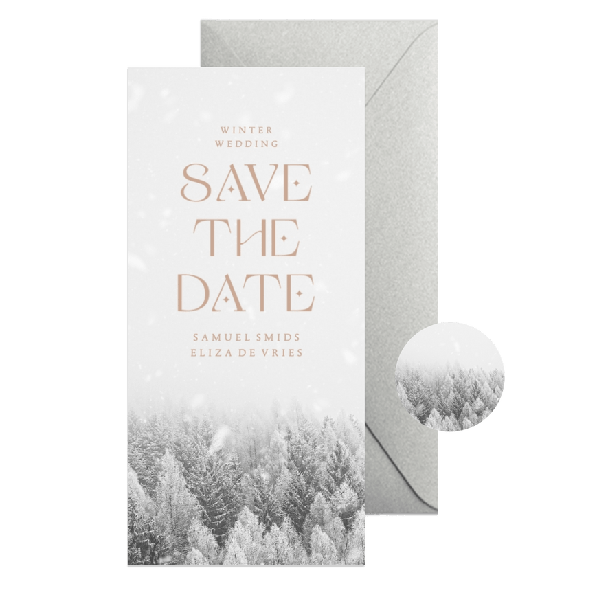 Save the date kaart met besneeuwde bomen winter wedding - Kaartimpressie